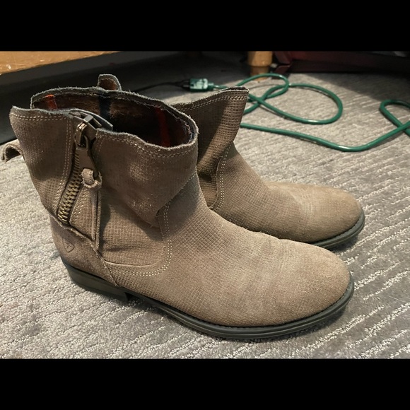 Tamaris Short Boots - Picture 1 of 3